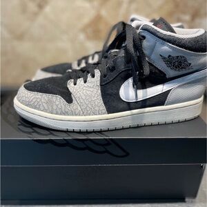 Nike Air Jordan 1 Mid SE Size 9